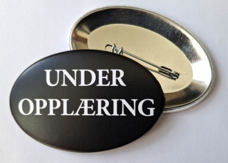 Under opplæring - 70x46 mm oval button